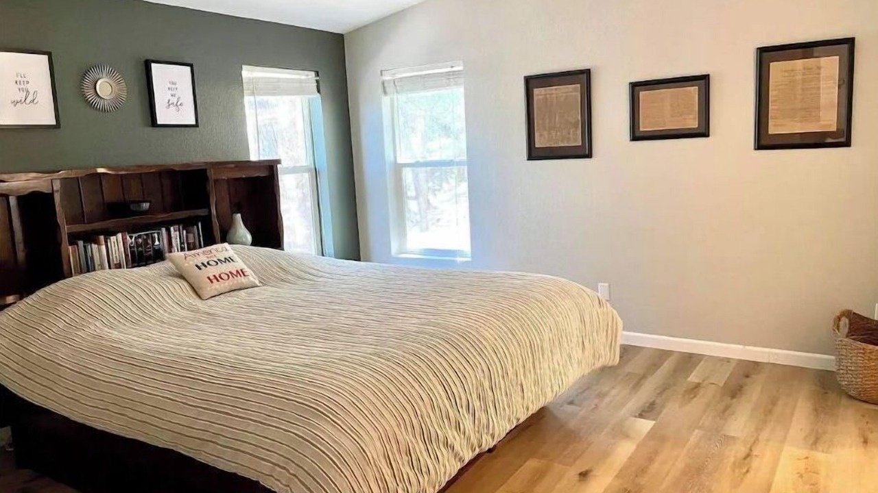 Photo of Bedroom in Groveland