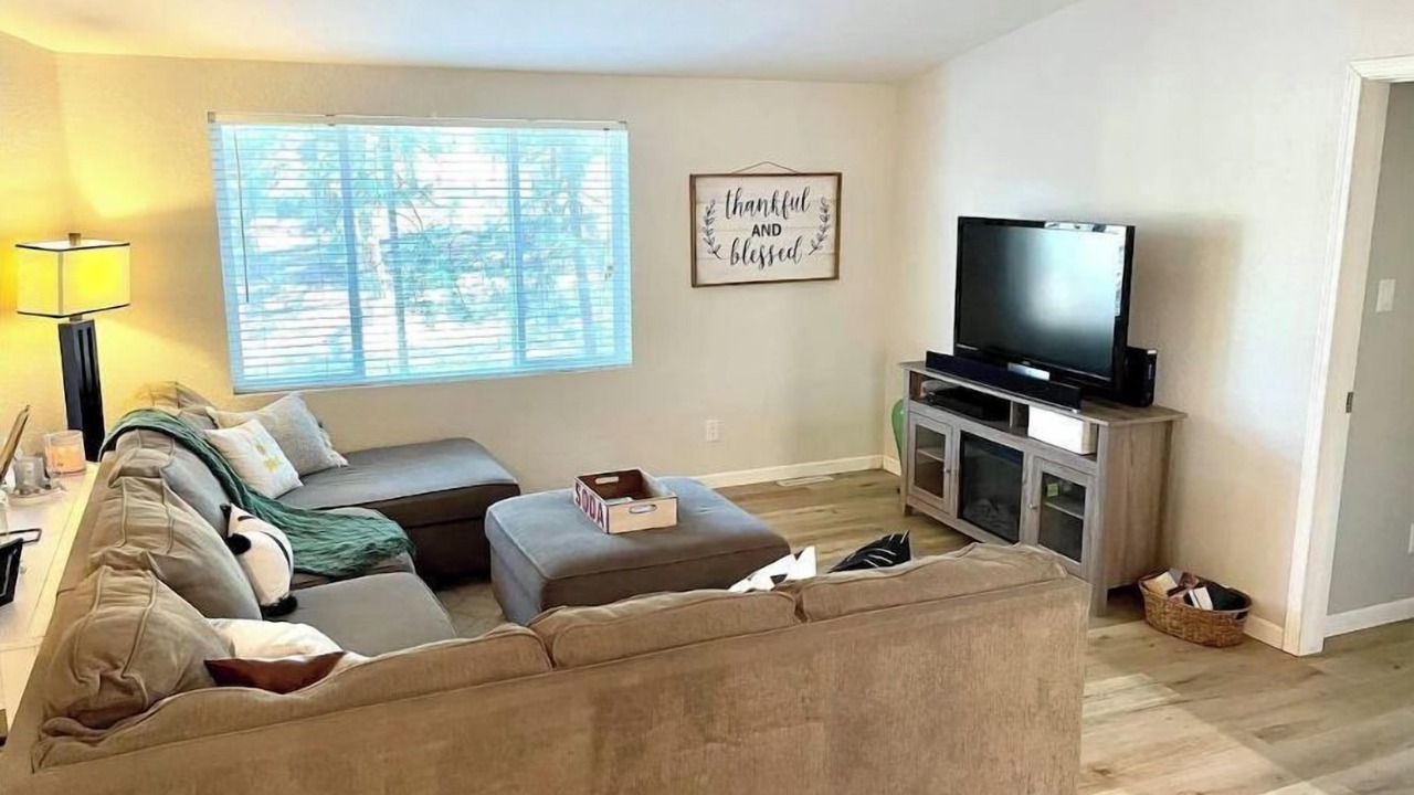 Photo of Livingroom in Groveland