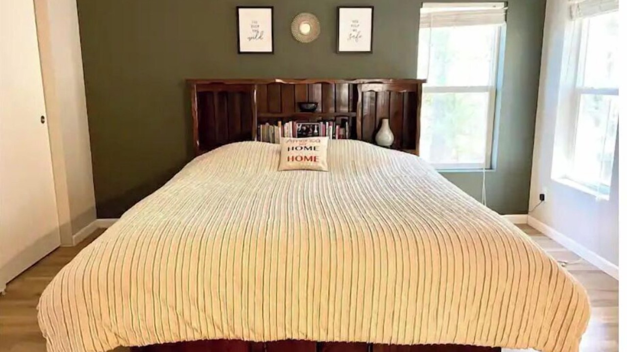 Photo of Bedroom in Groveland