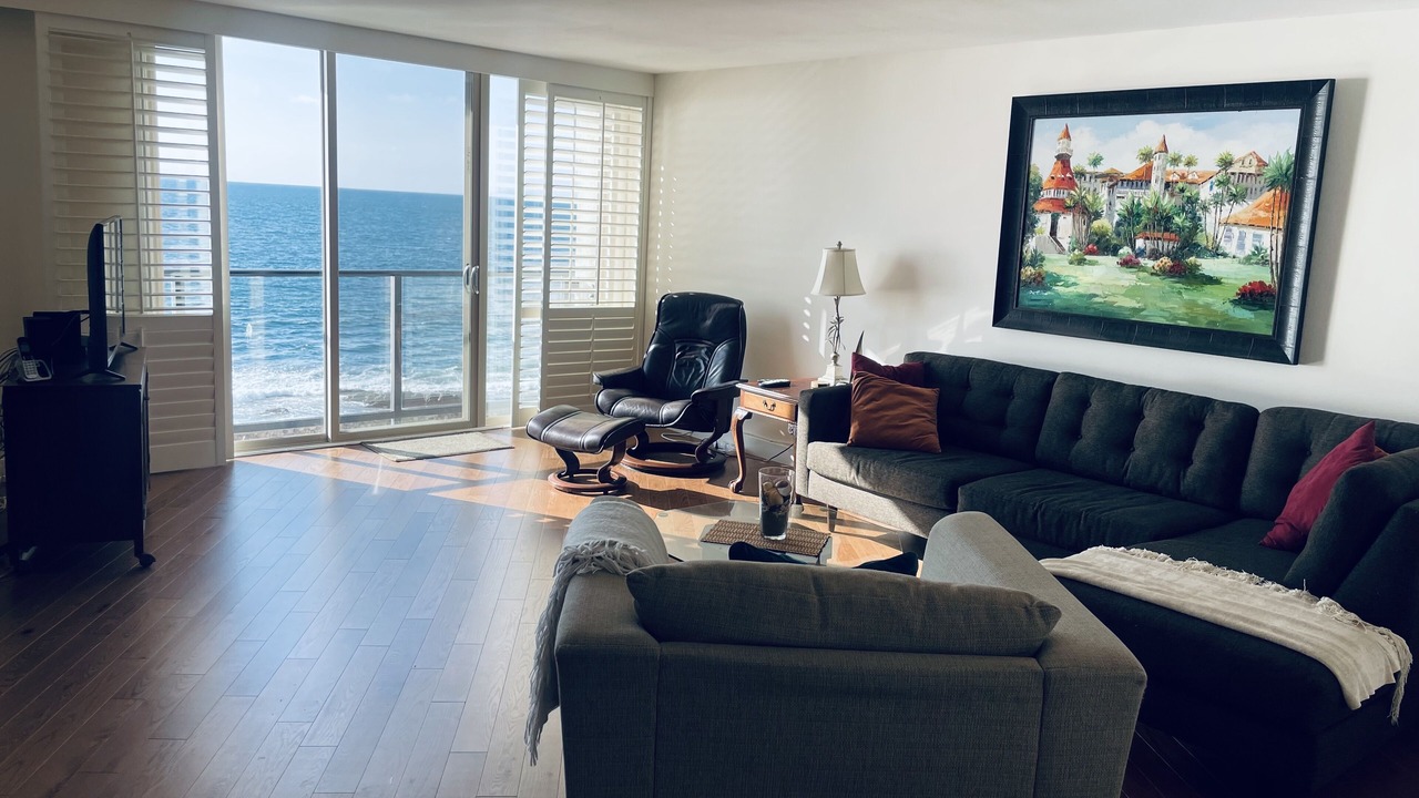 Photo of Livingroom in Village of La Jolla