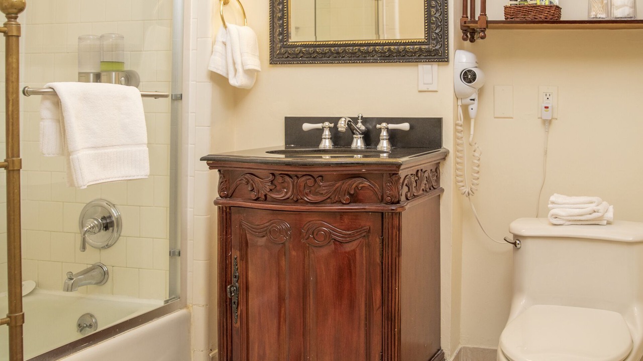 Photo of Bathroom in Telegraph Hill