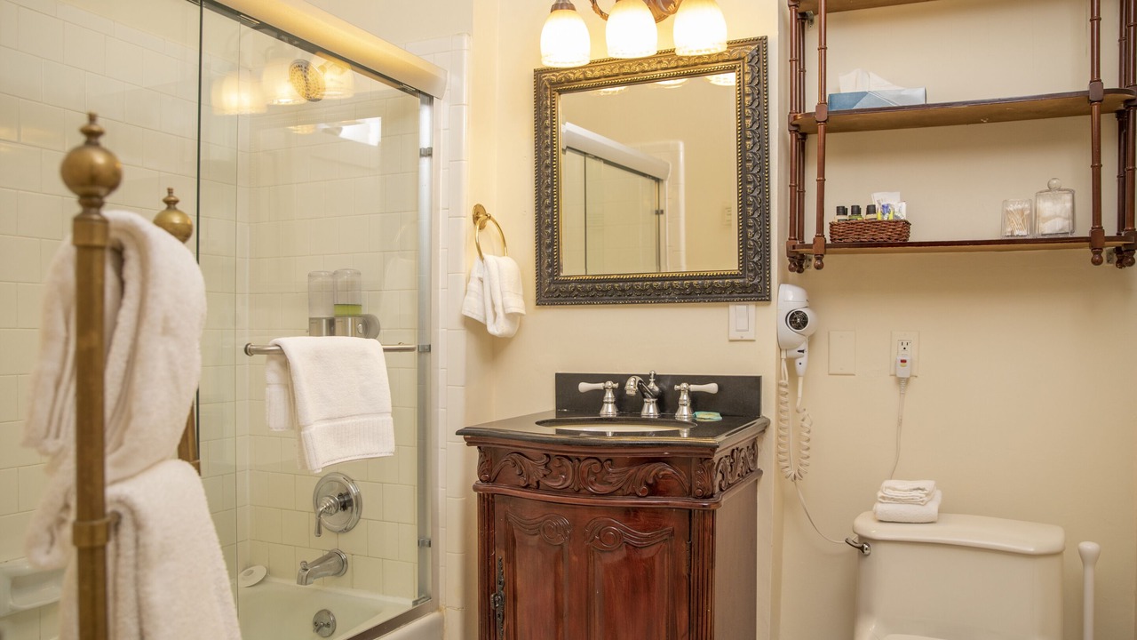 Photo of Bathroom in Telegraph Hill