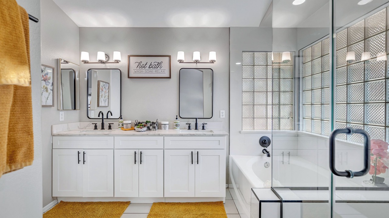 Photo of Bathroom in Mountain Park Ranch