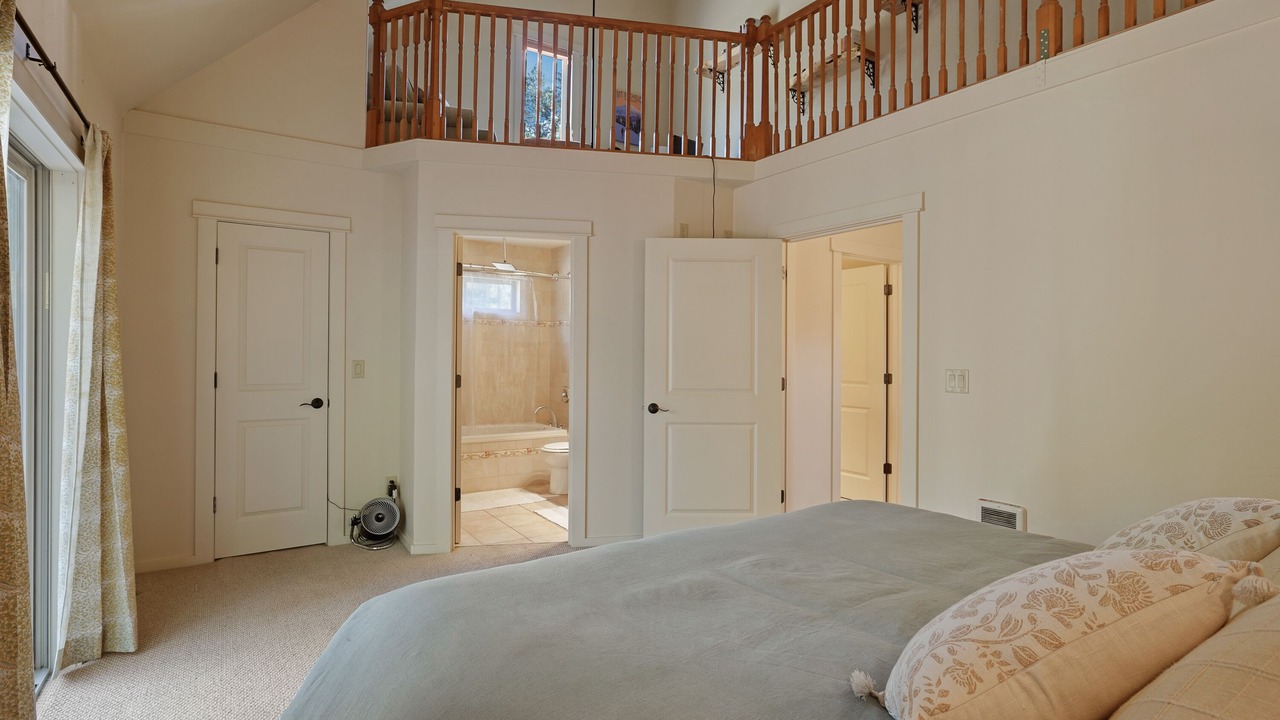 Photo of Bedroom in Oregon Water Wonderland
