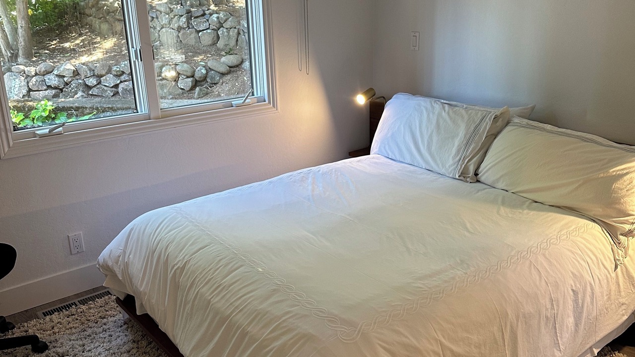 Photo of Bedroom in Los Altos Hills