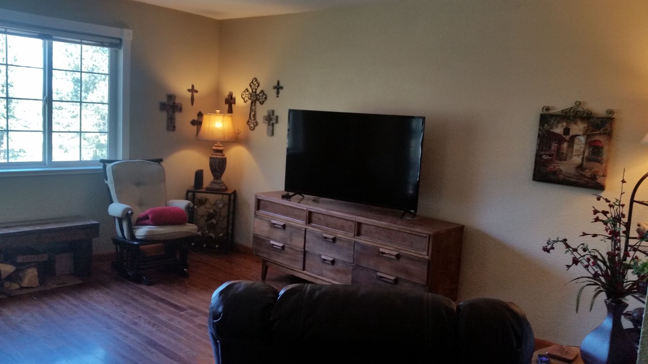 Photo of Livingroom in Weed
