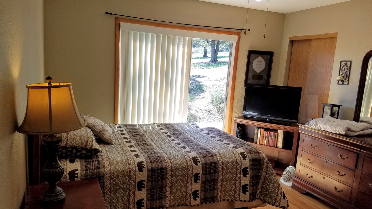 Photo of Bedroom in Weed