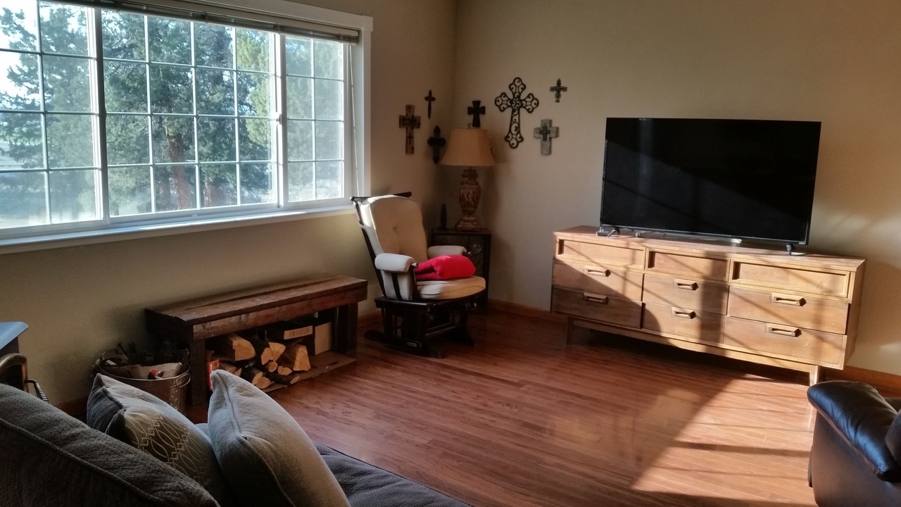 Photo of Livingroom in Weed