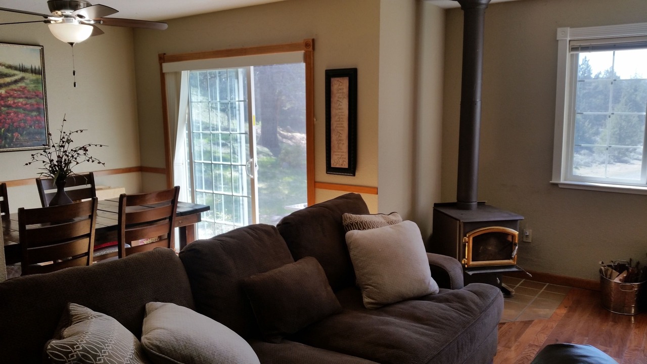 Photo of Livingroom in Weed