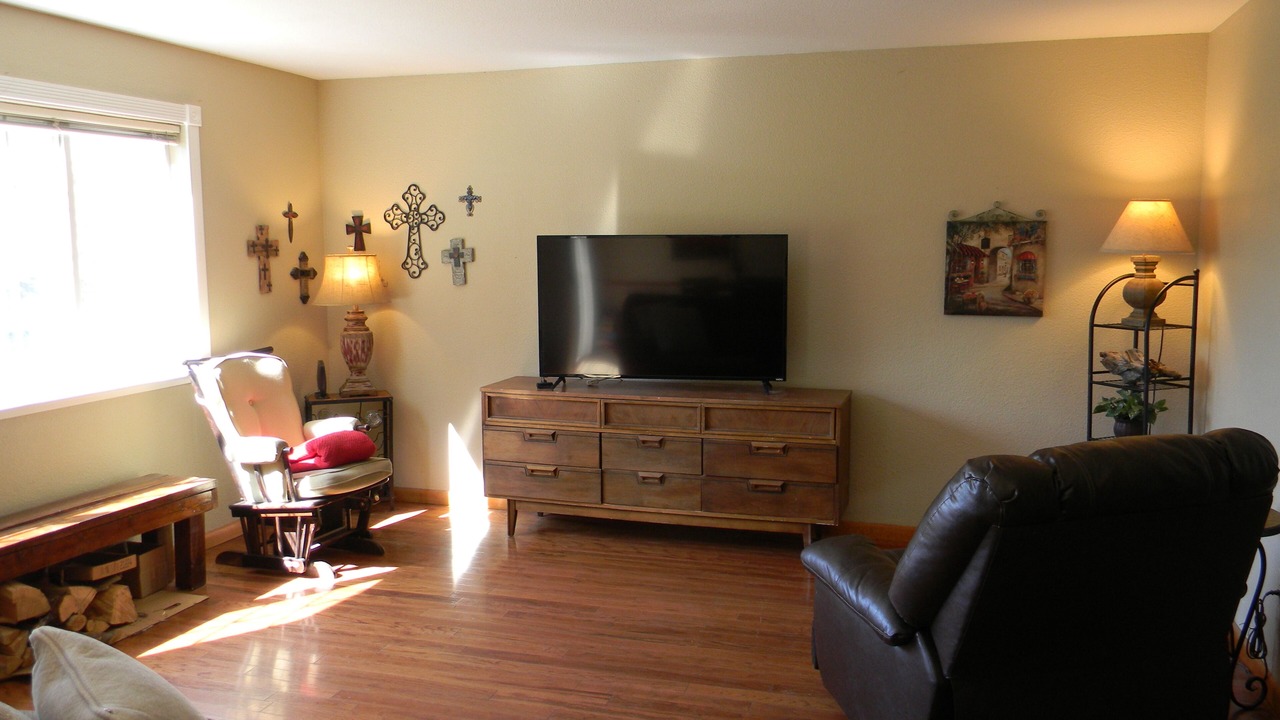 Photo of Livingroom in Weed