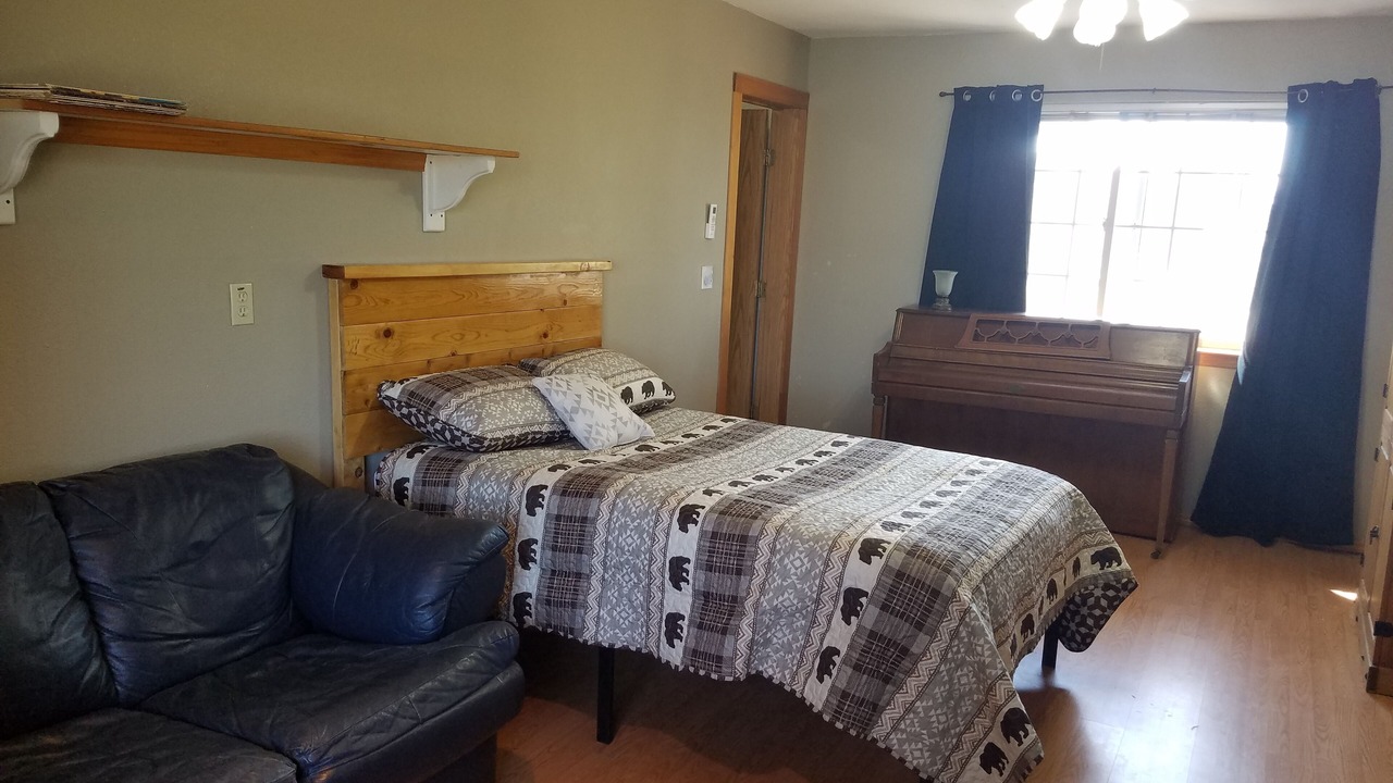 Photo of Bedroom in Weed