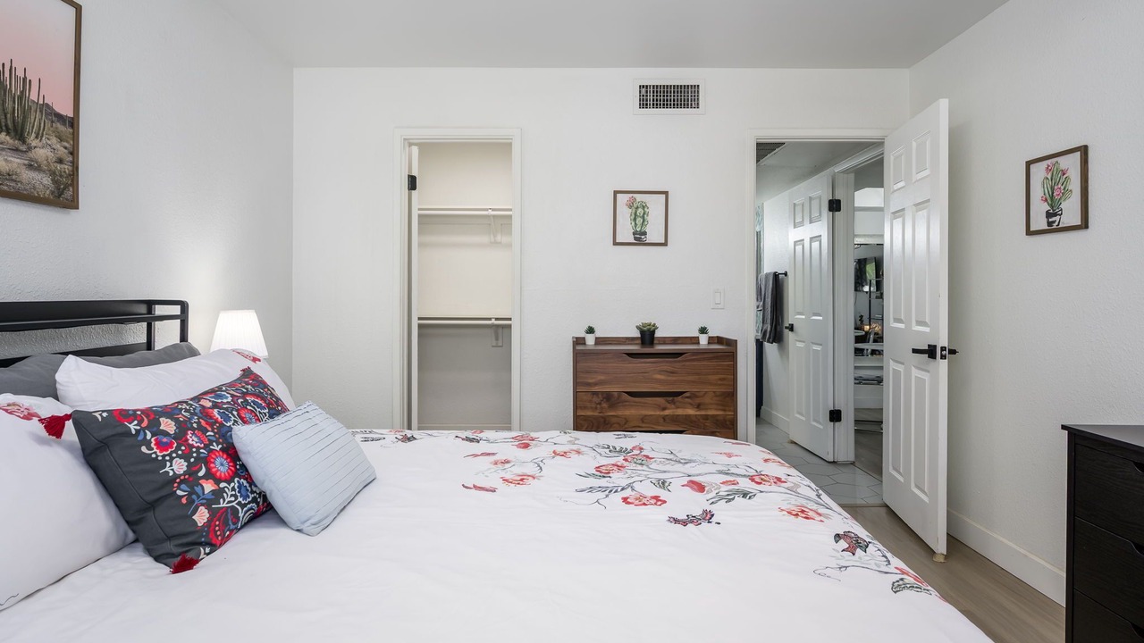 Photo of Bedroom in Paradise Valley Village
