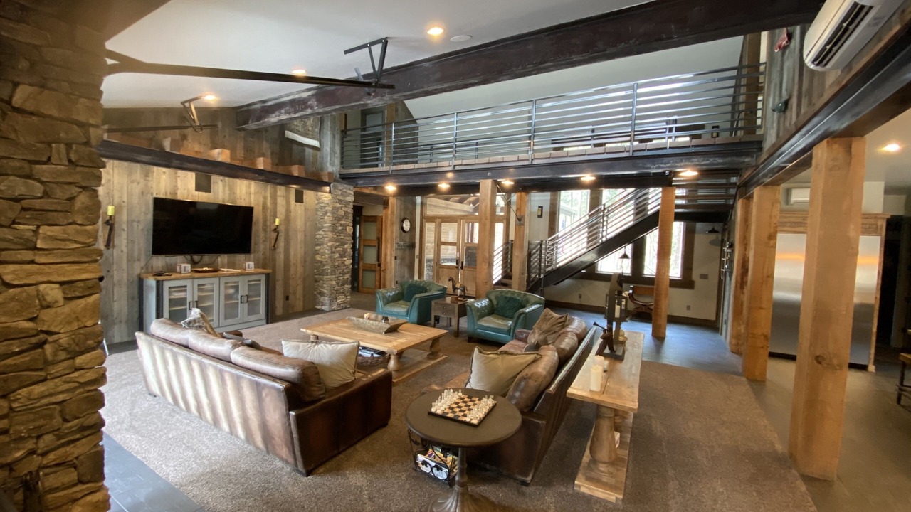 Photo of Livingroom in Deschutes River Woods
