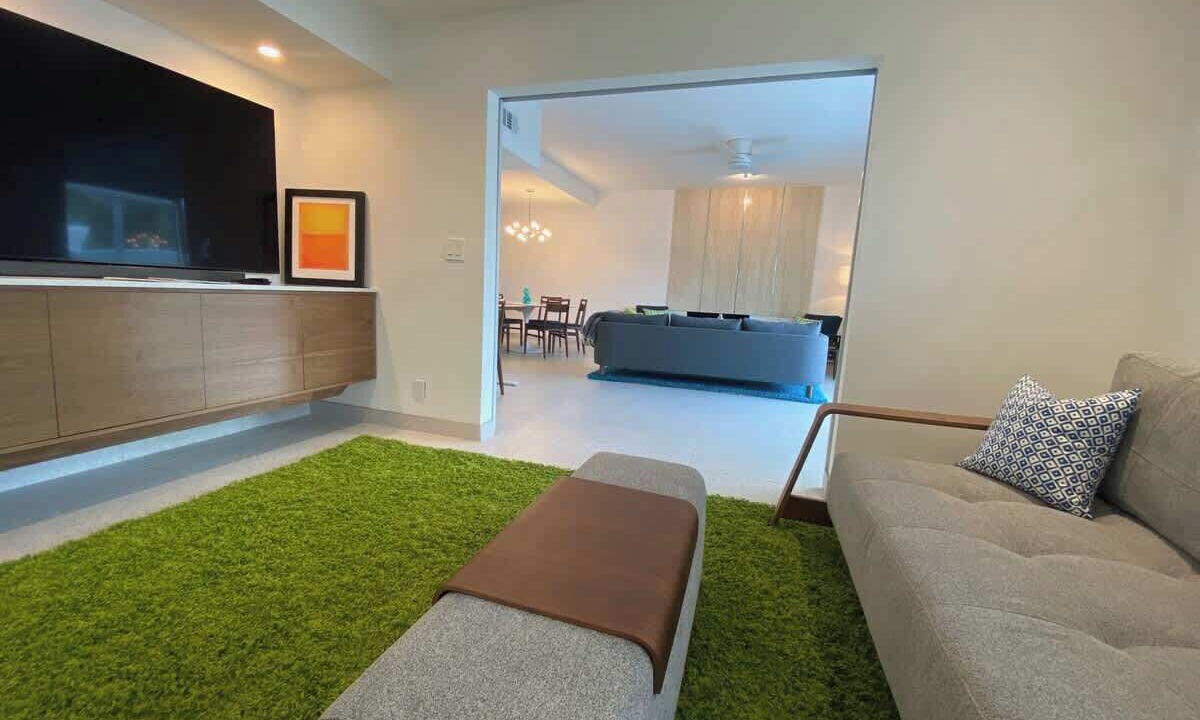Photo of Livingroom in Canyon Corridor