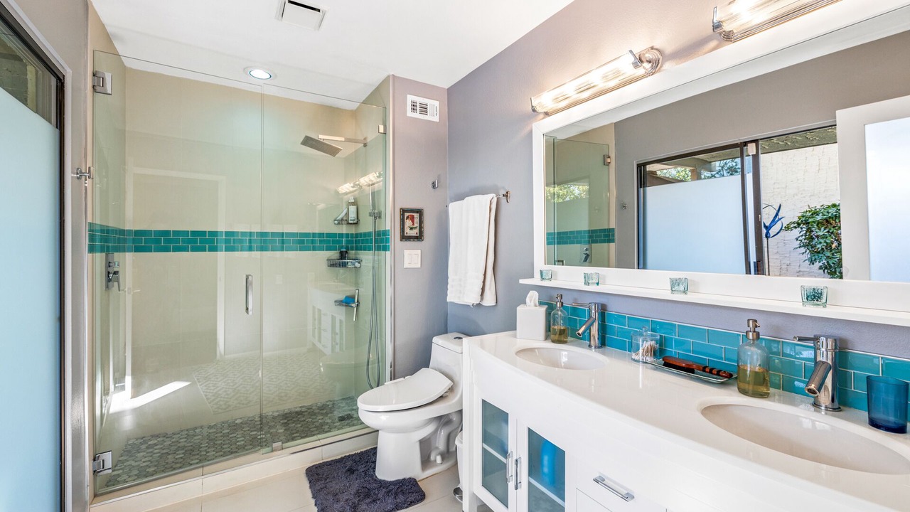 Photo of Bathroom in Sunrise Park