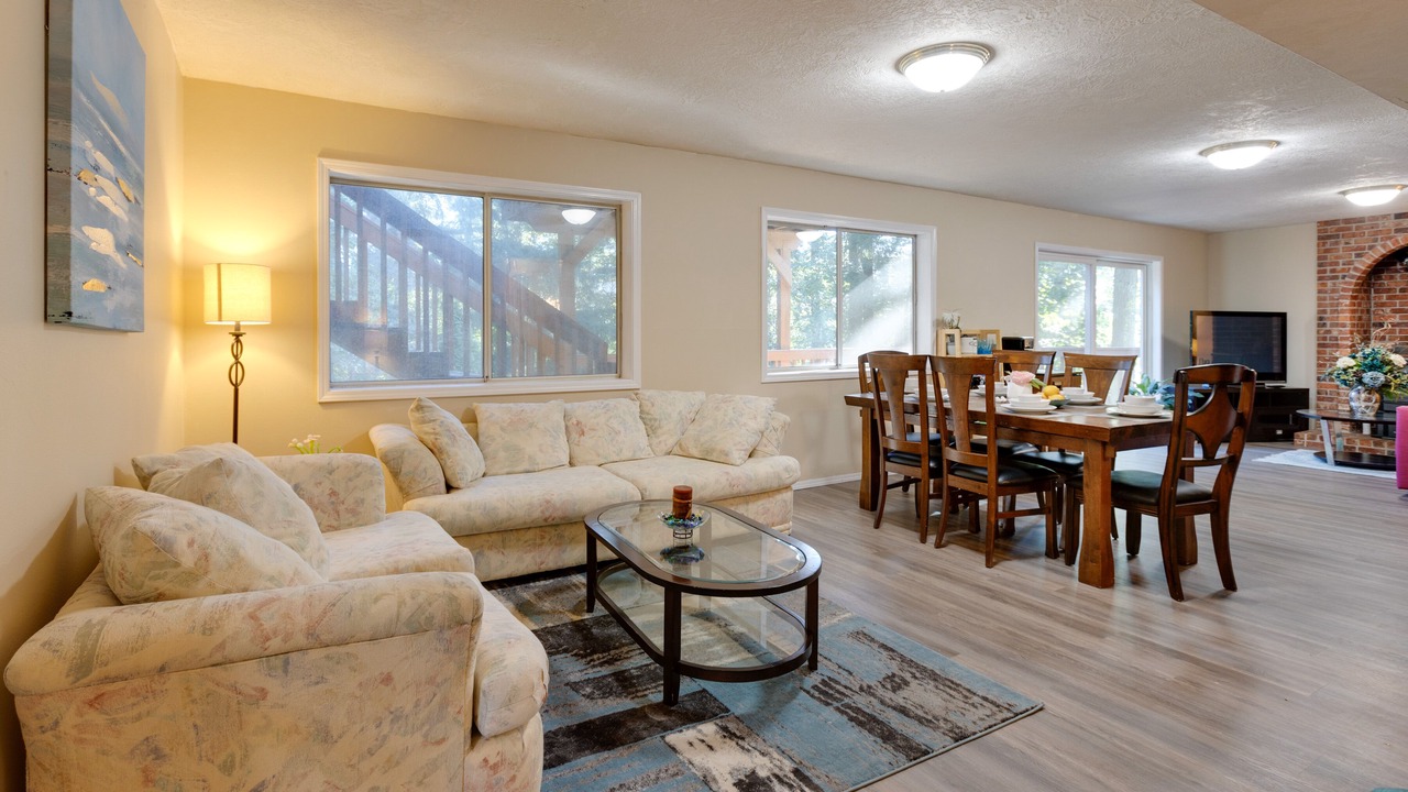 Photo of Livingroom in Rosemont Summit