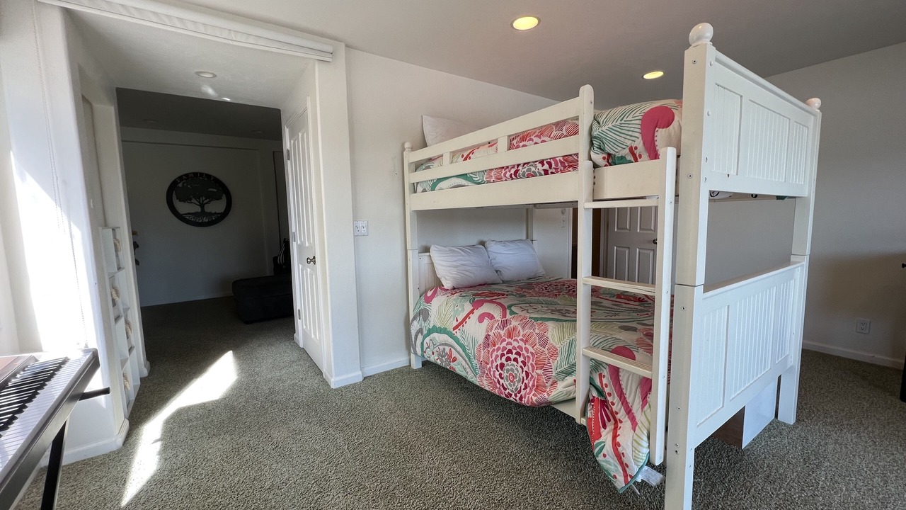 Photo of Bedroom in Oak Shores