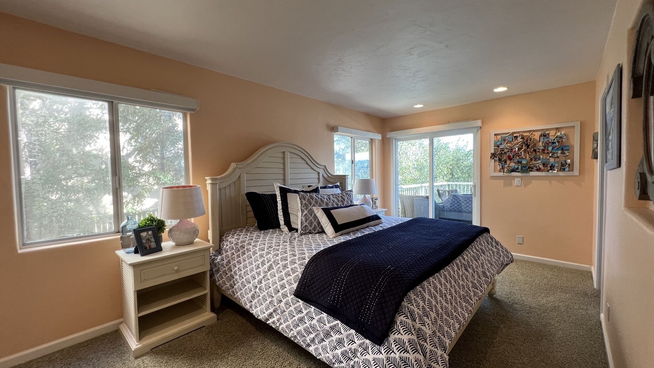 Photo of Bedroom in Oak Shores