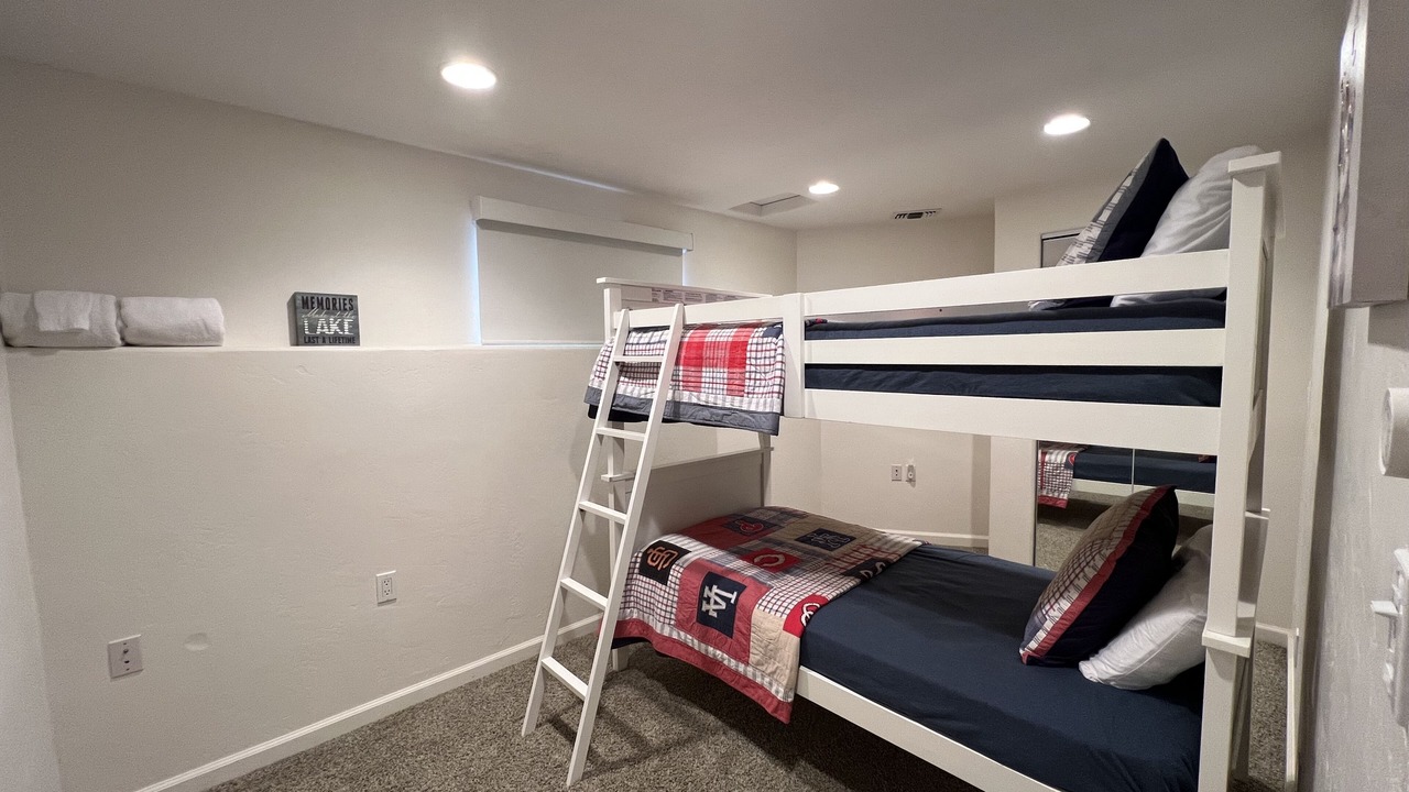Photo of Bedroom in Oak Shores