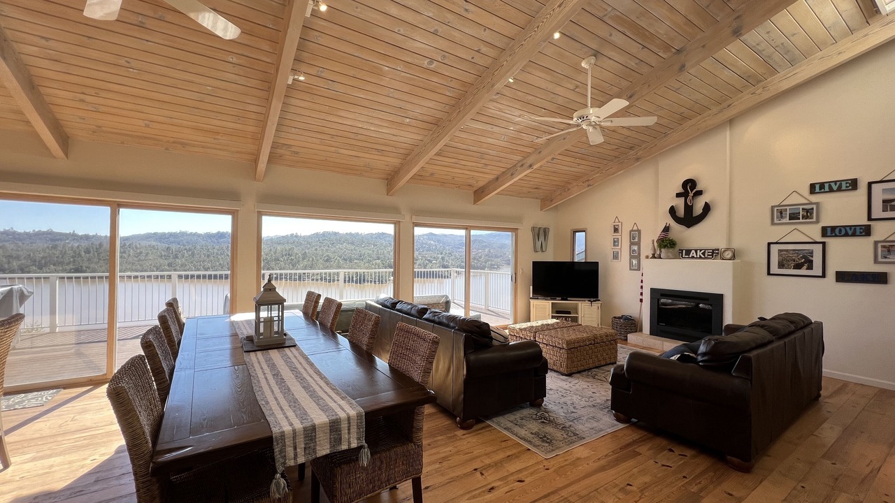 Photo of Livingroom in Oak Shores