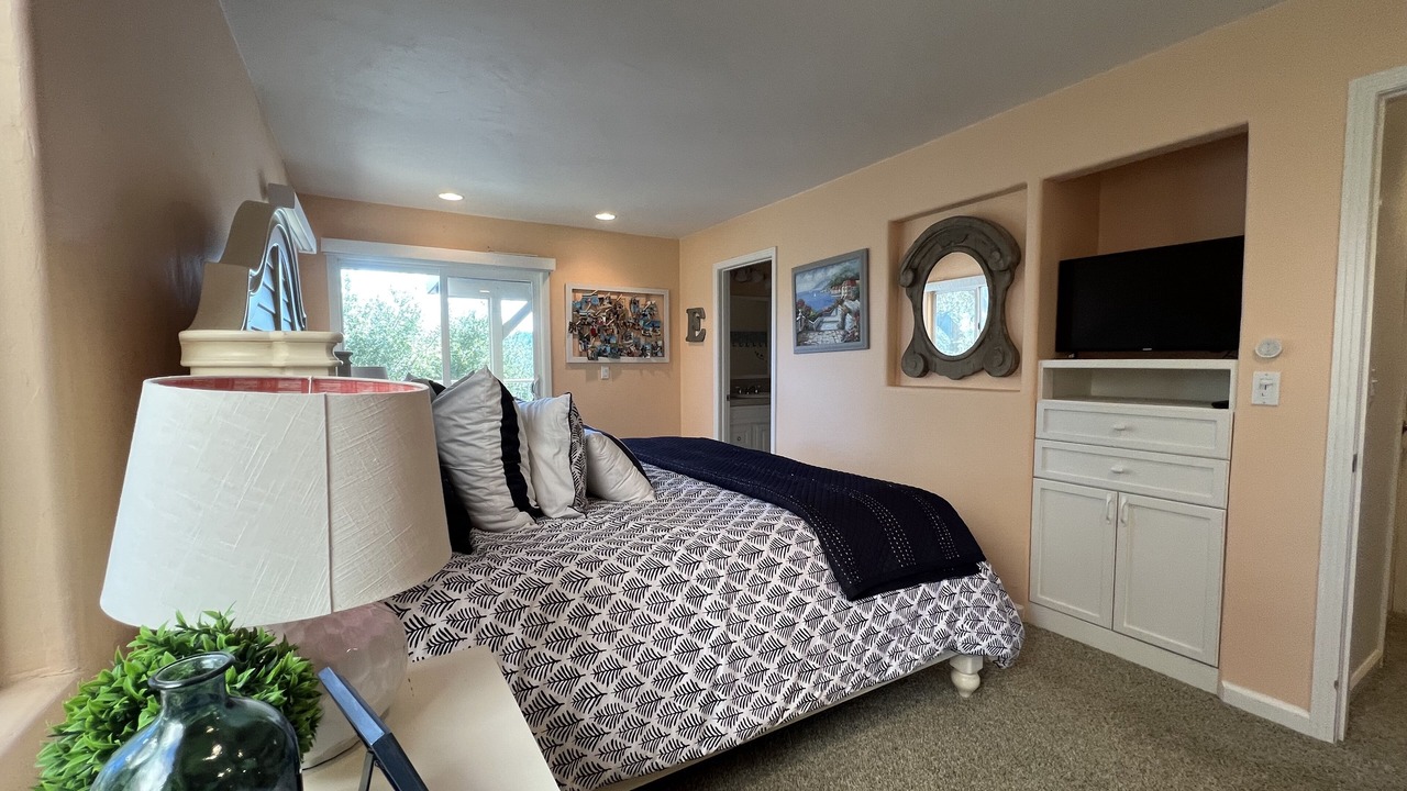 Photo of Bedroom in Oak Shores