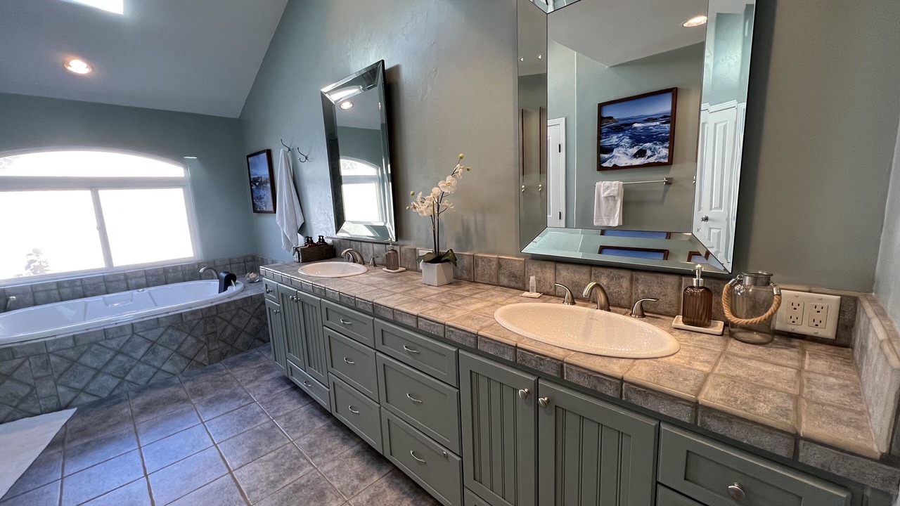 Photo of Bathroom in Oak Shores