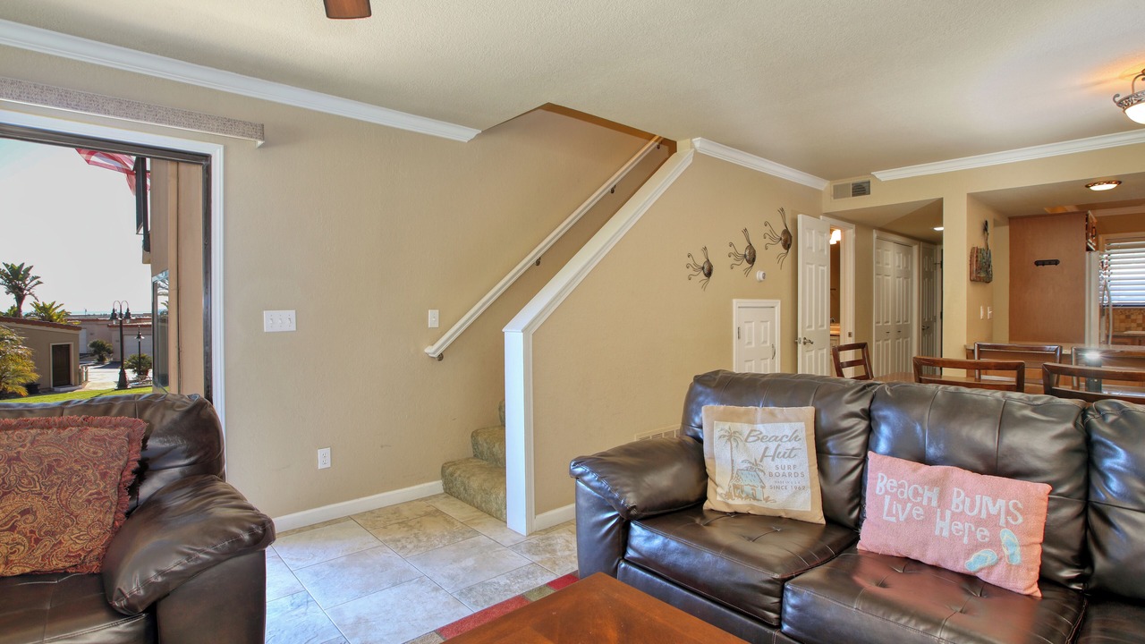 Photo of Livingroom in Downtown