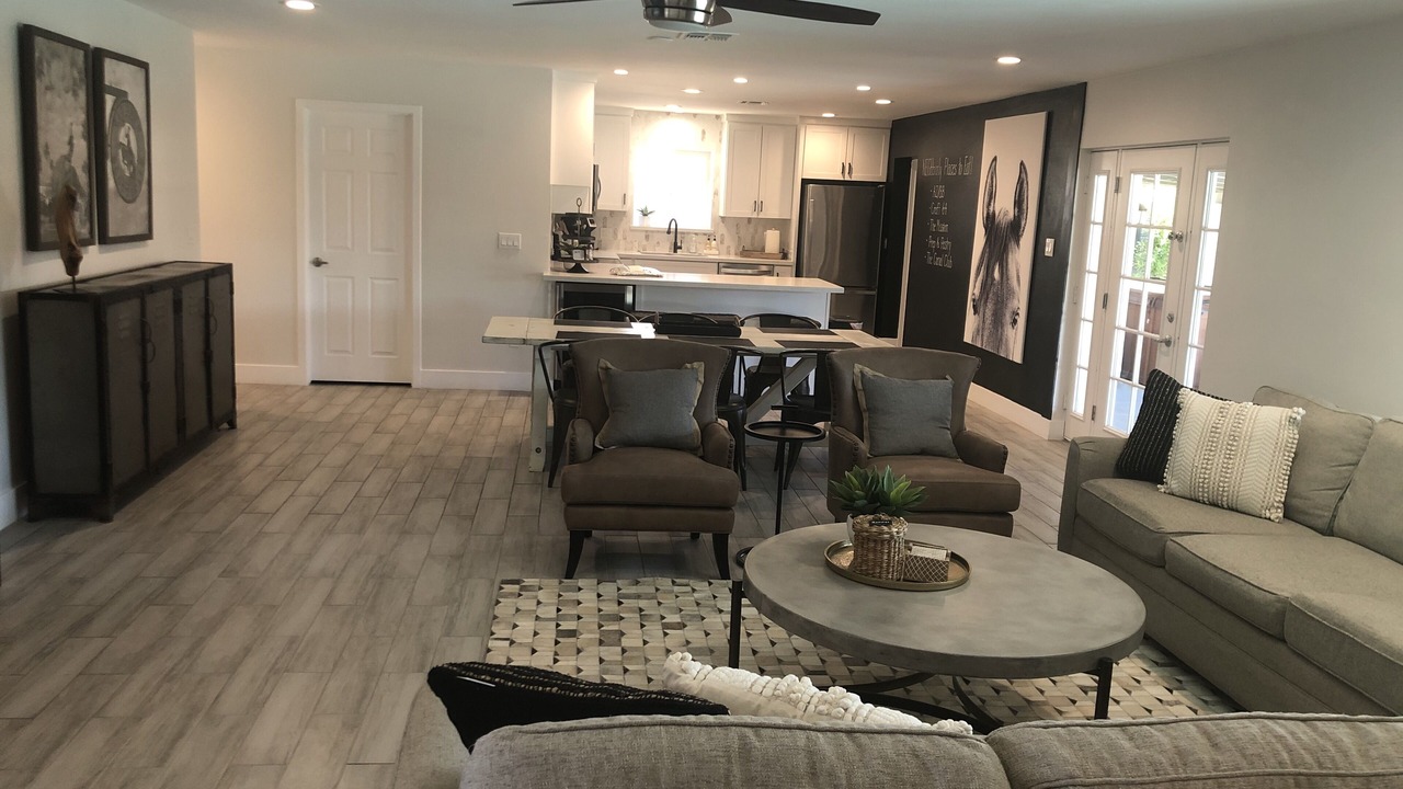 Photo of Livingroom in Scottsdale Estates Nine
