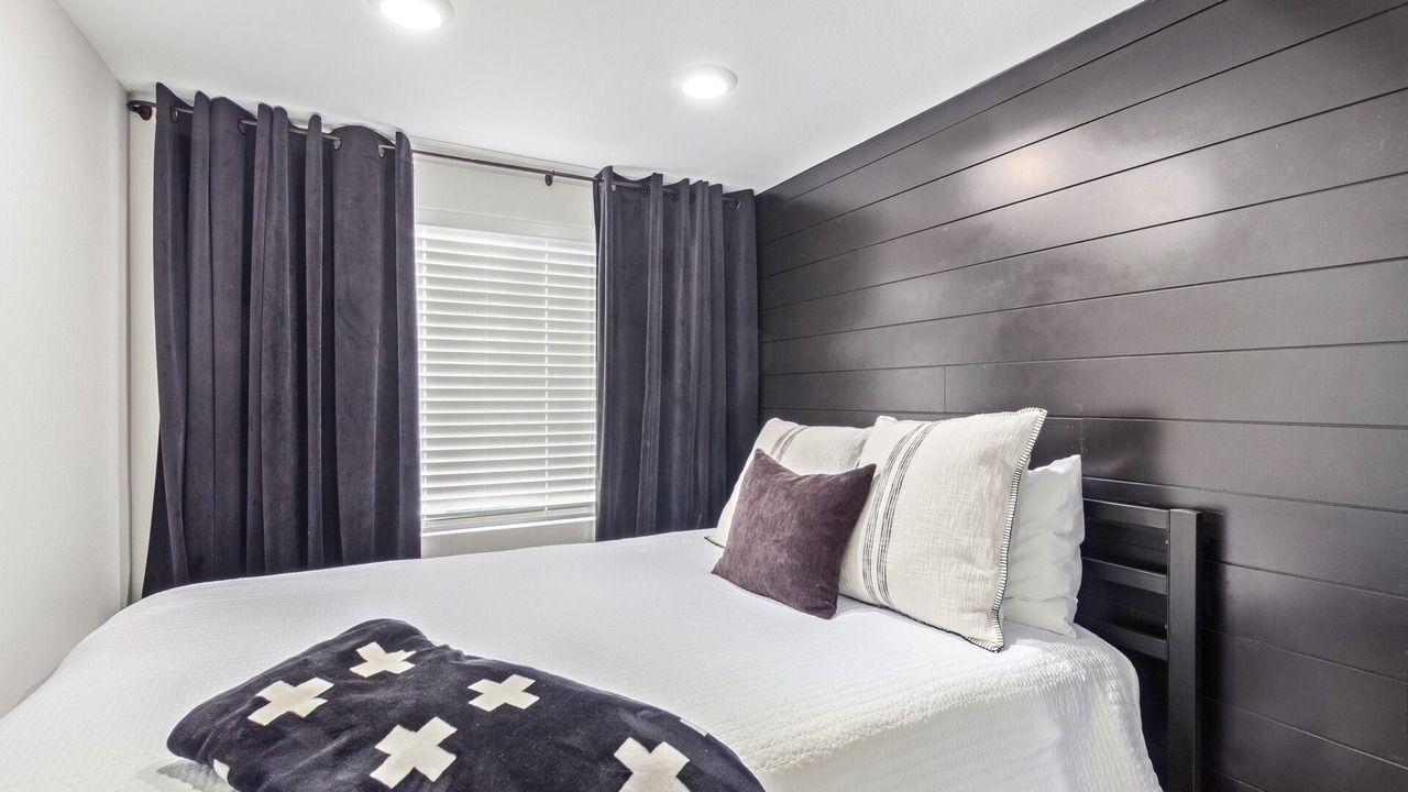 Photo of Bedroom in Scottsdale Estates Nine