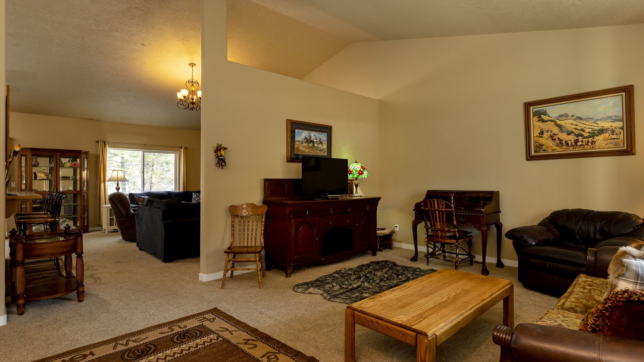 Photo of Livingroom in Chiloquin