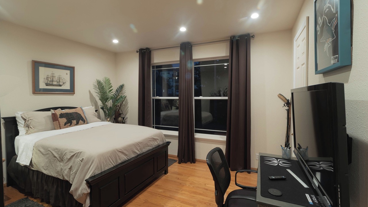 Photo of Bedroom in Shelter Cove