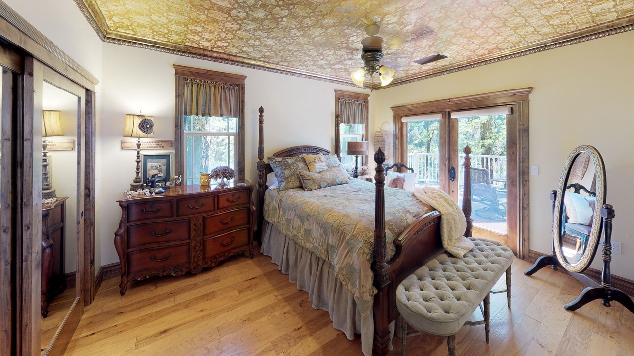Photo of Bedroom in Salyer