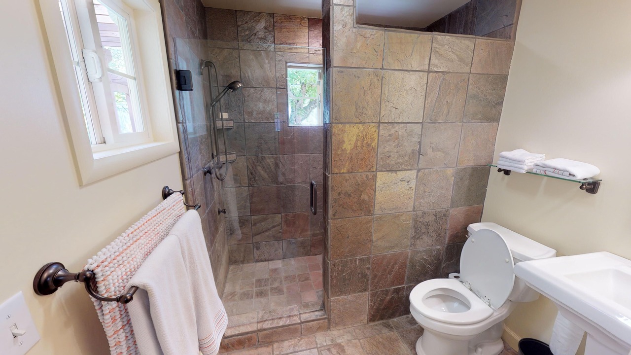 Photo of Bathroom in Salyer