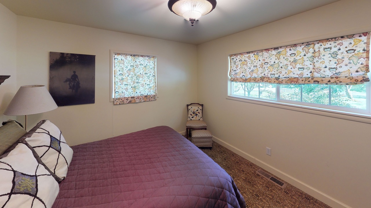 Photo of Bedroom in Salyer