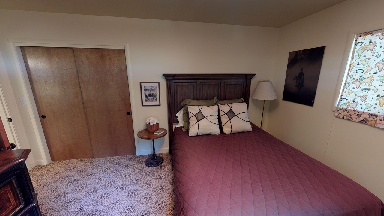 Photo of Bedroom in Salyer