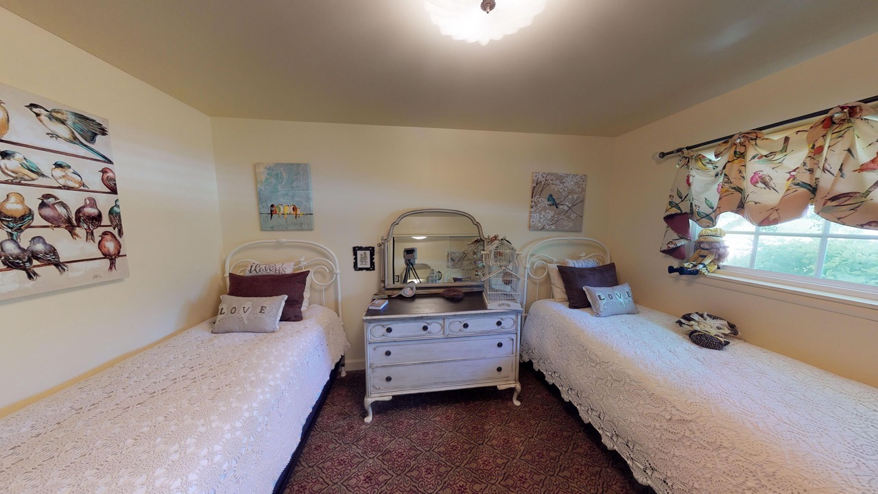 Photo of Bedroom in Salyer