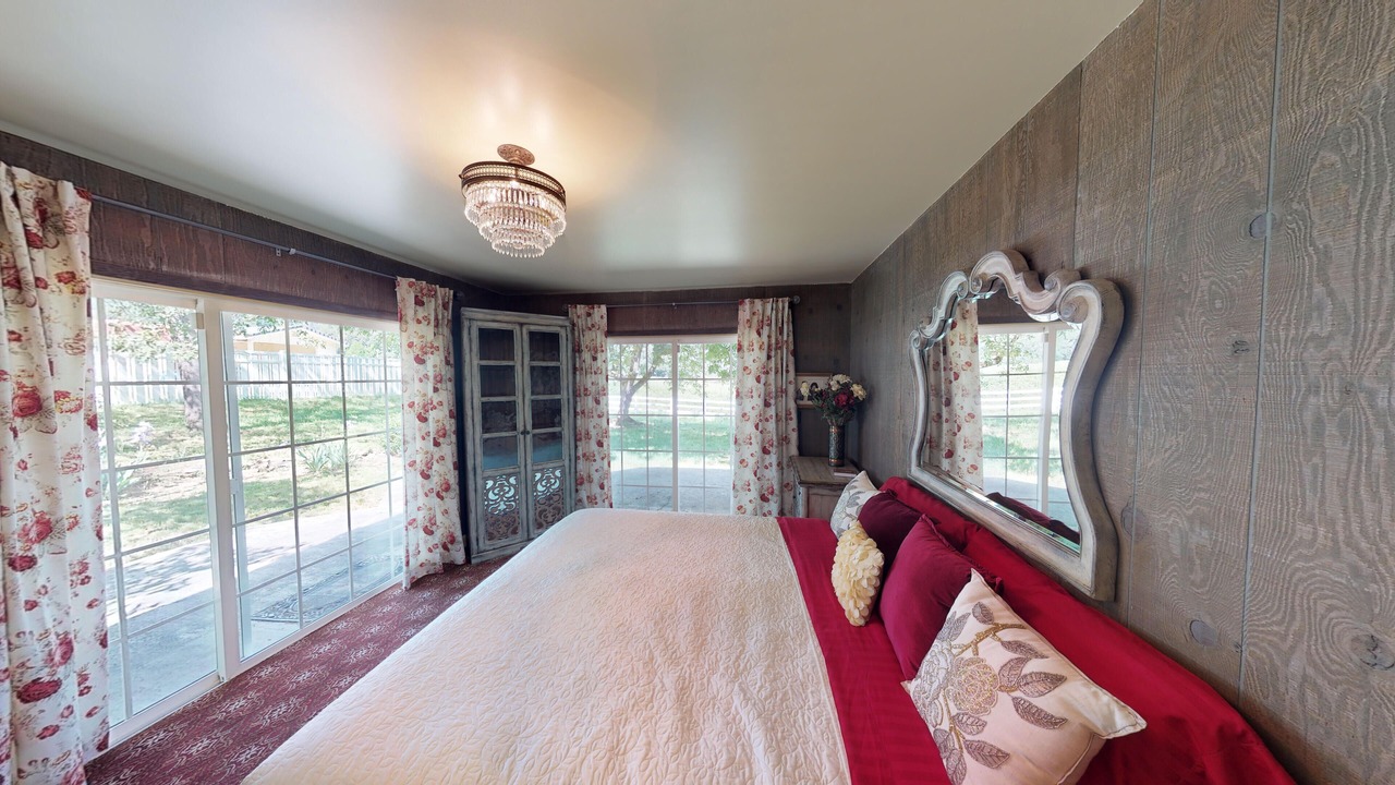 Photo of Bedroom in Salyer