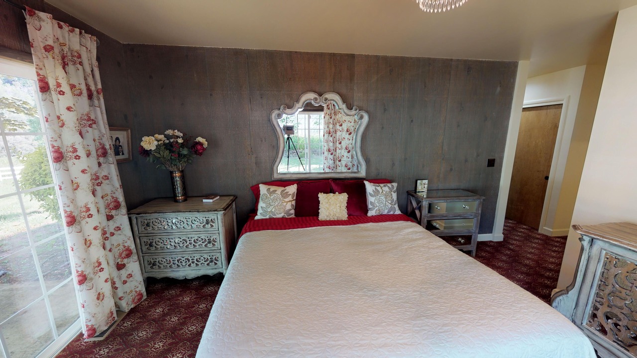 Photo of Bedroom in Salyer
