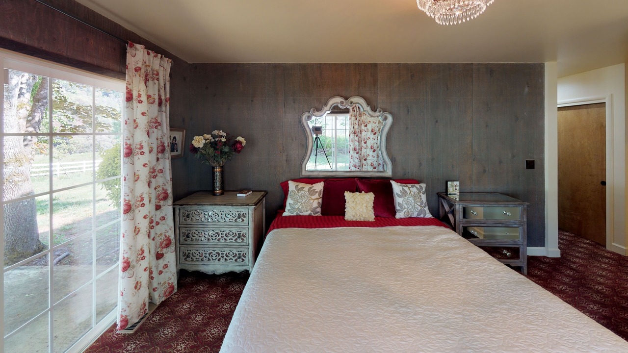 Photo of Bedroom in Salyer