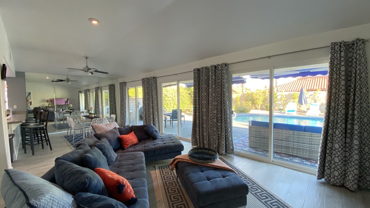 Photo of Livingroom in Desert Park Estates