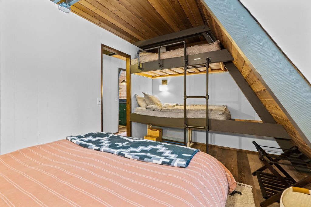 Photo of Bedroom in Crescent