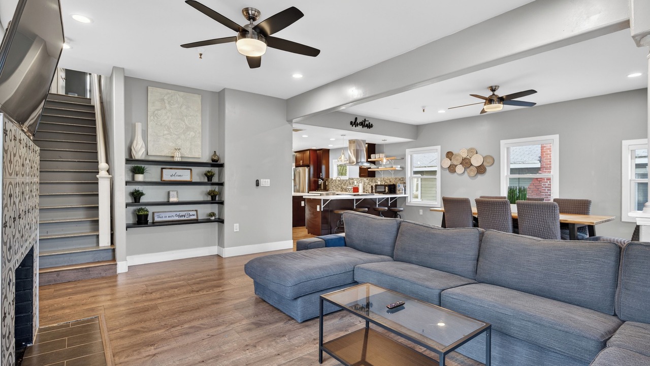 Photo of Livingroom in North Oak Park