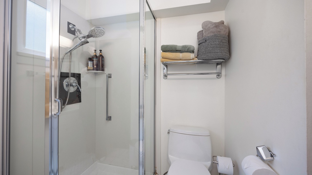 Photo of Bathroom in East Richmond Heights