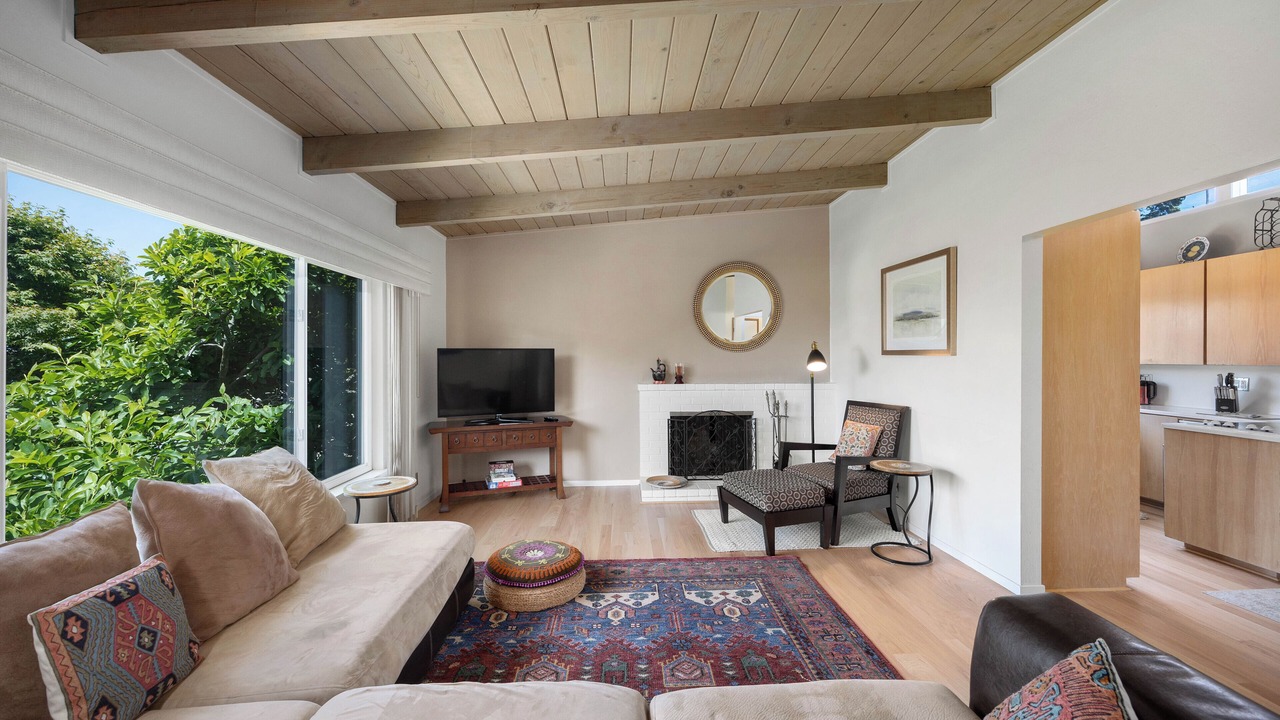 Photo of Livingroom in East Richmond Heights