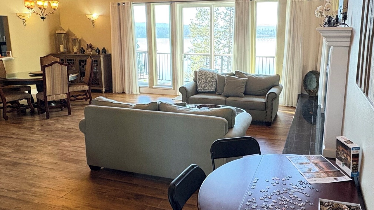 Photo of Livingroom in Lake Almanor Country Club