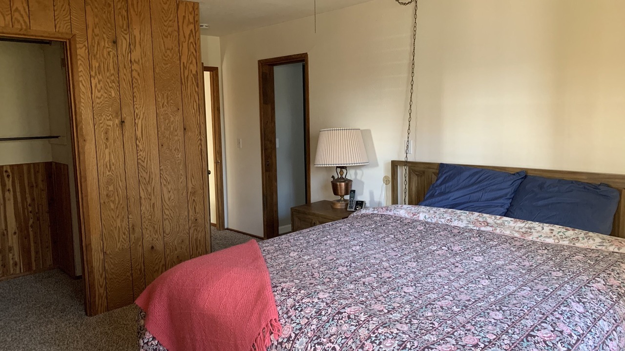 Photo of Bedroom in Oak Shores