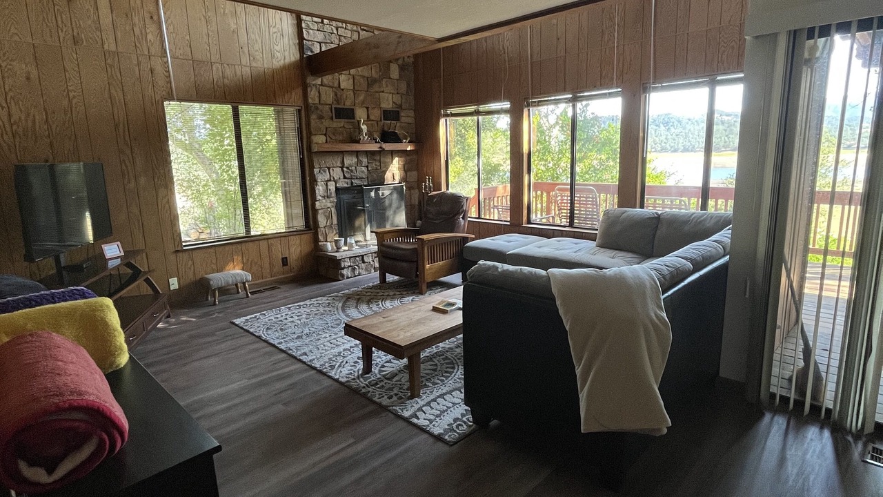 Photo of Livingroom in Oak Shores