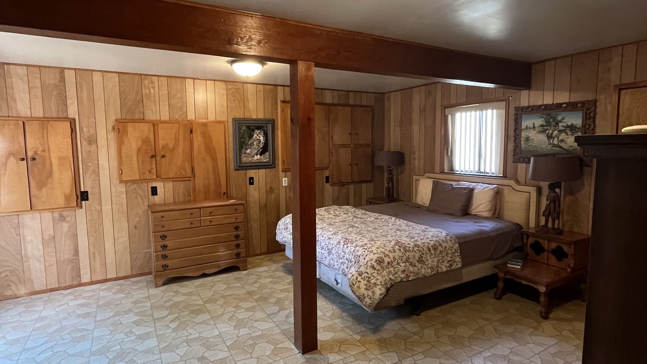 Photo of Bedroom in Oak Shores