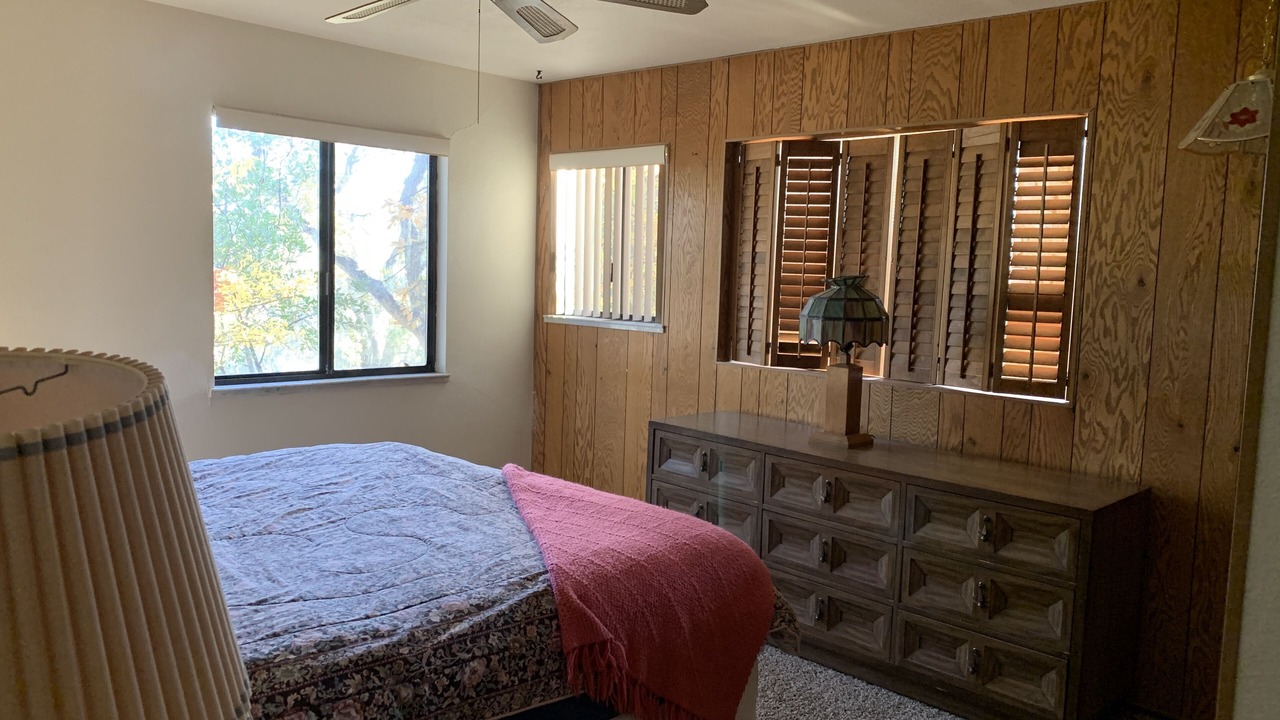 Photo of Bedroom in Oak Shores