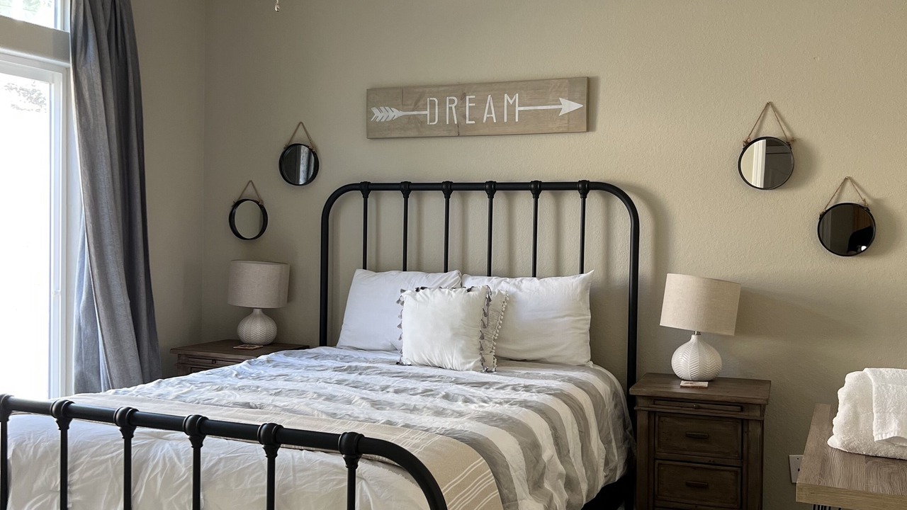 Photo of Bedroom in Oak Shores